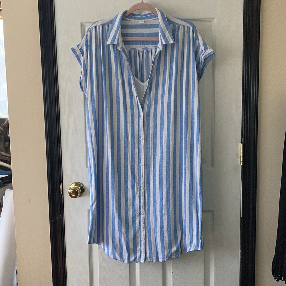 NWOT Old Navy shift shirt dress with attached slip lining, never worn.